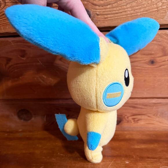 Pokemon TOMY 2016 Minun Plush Toy 10” Stuffed Animal - Picture 3 of 7